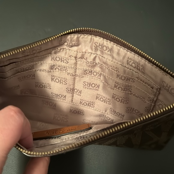 Michael Kors Wristlet Size OS Color Brown Cognac Gold - Picture 8 of 10